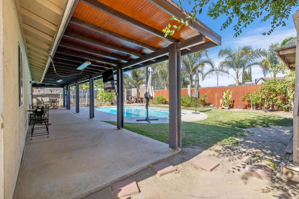 1603 Rosewood Lane Hanford, CA 93230