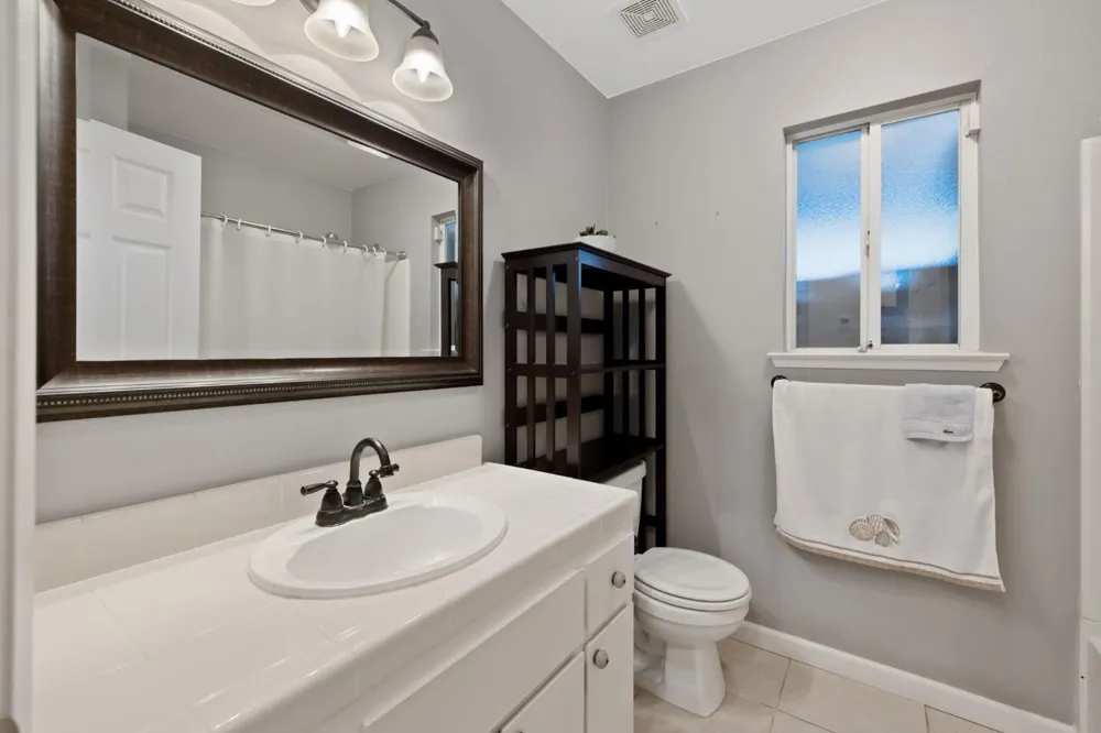 1603 Rosewood Lane Hanford, CA 93230