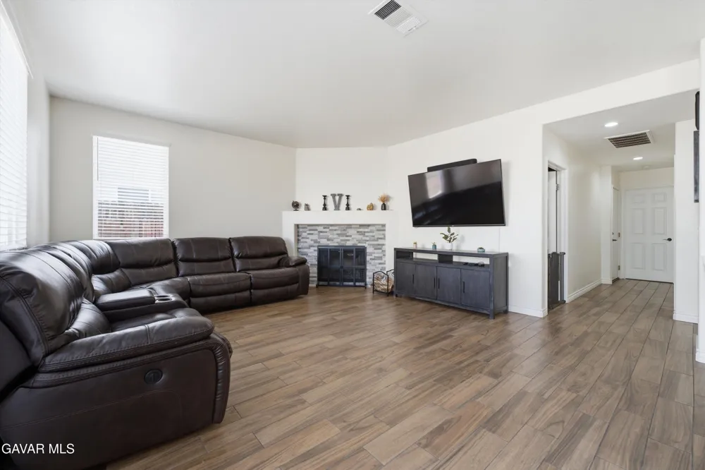 42524 Cinnabar Court Quartz Hill, CA 93536