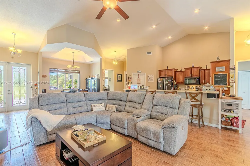 374 Parker St NE Lake Placid, FL 33852