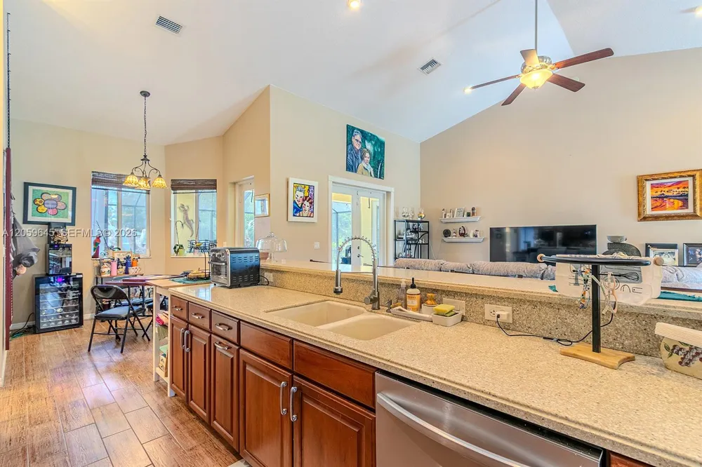 374 Parker St NE Lake Placid, FL 33852