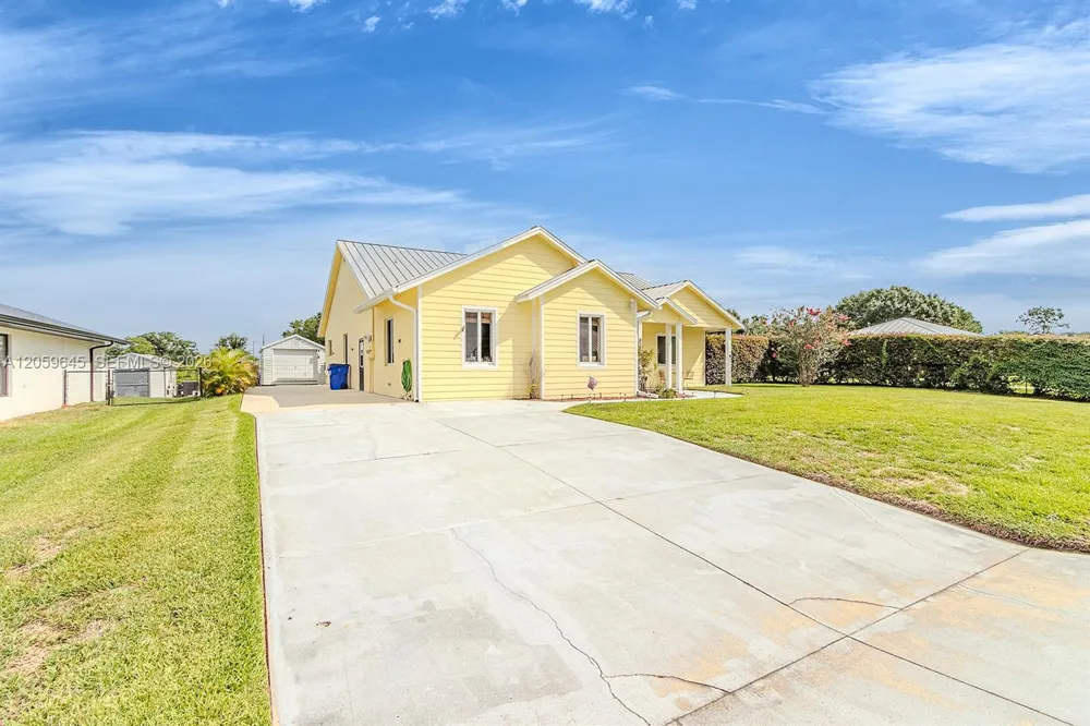 374 Parker St NE Lake Placid, FL 33852