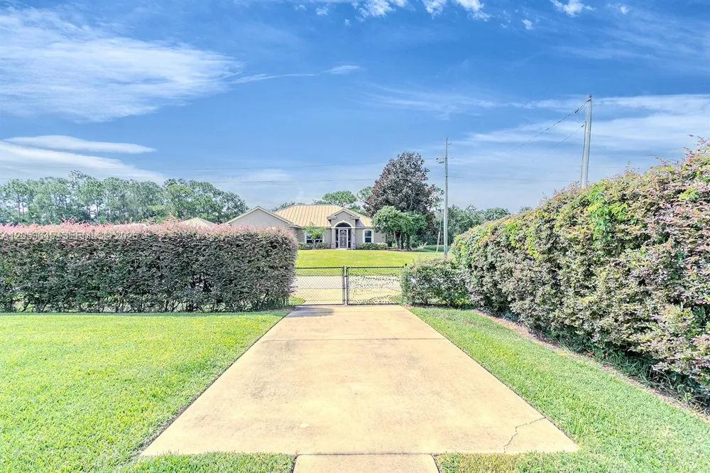 374 Parker St NE Lake Placid, FL 33852