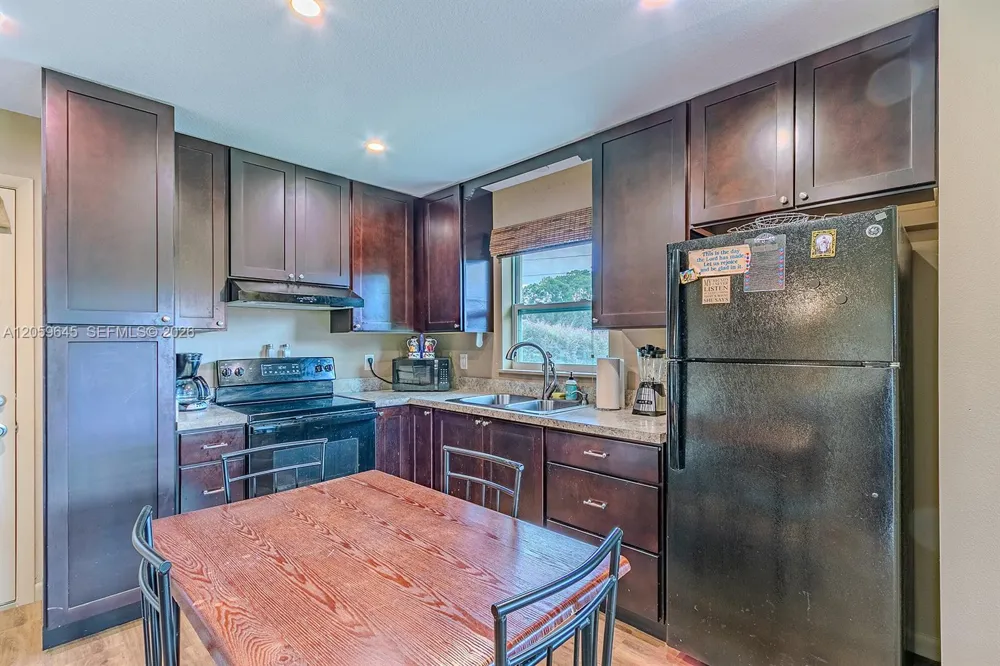 374 Parker St NE Lake Placid, FL 33852