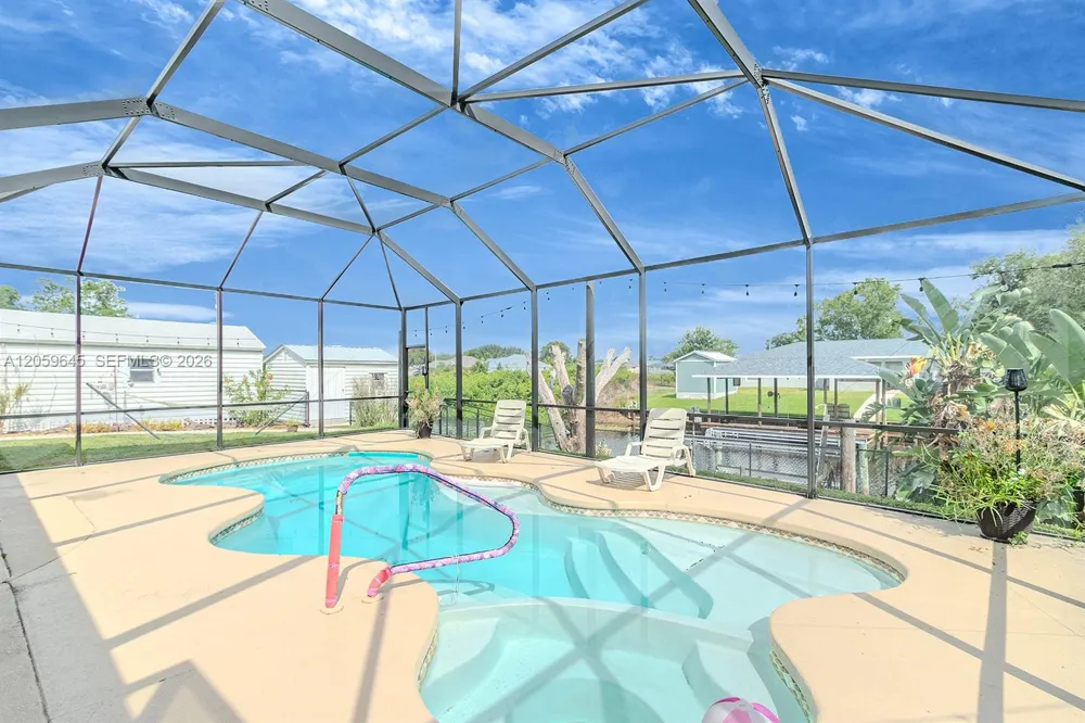 374 Parker St NE Lake Placid, FL 33852