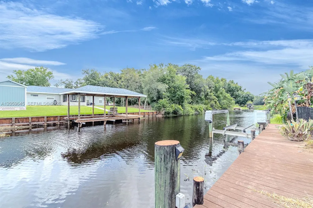 374 Parker St NE Lake Placid, FL 33852