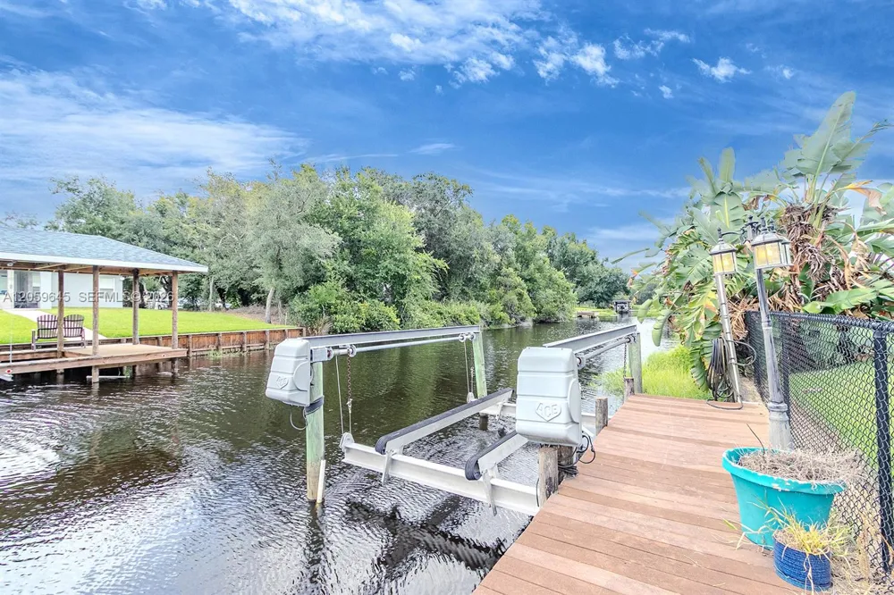 374 Parker St NE Lake Placid, FL 33852