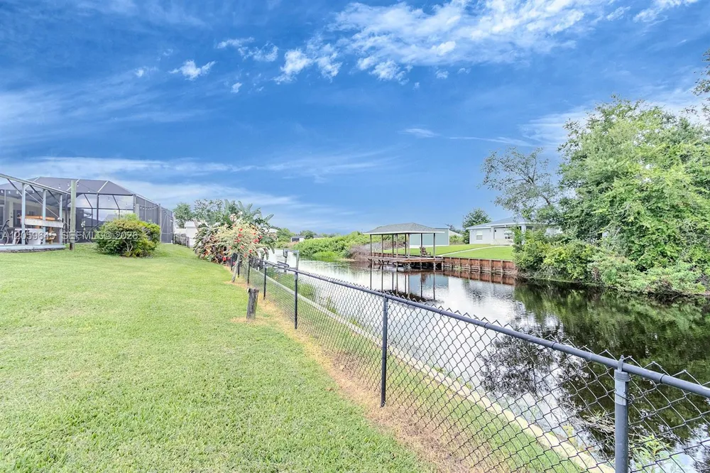 374 Parker St NE Lake Placid, FL 33852