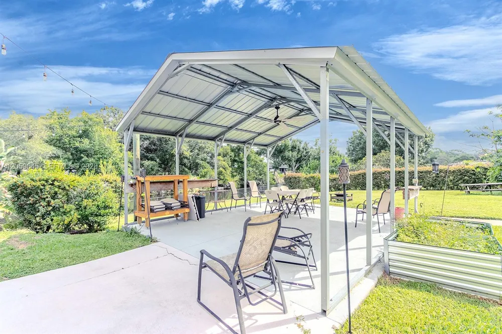 374 Parker St NE Lake Placid, FL 33852