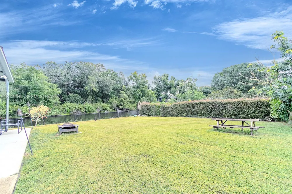 374 Parker St NE Lake Placid, FL 33852