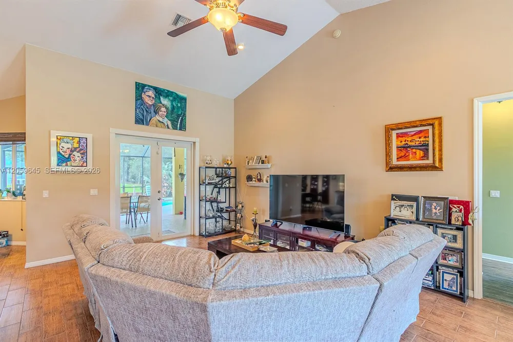 374 Parker St NE Lake Placid, FL 33852