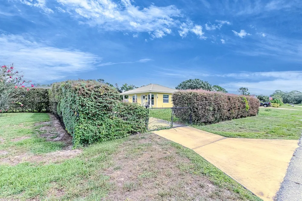 374 Parker St NE Lake Placid, FL 33852