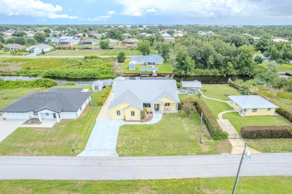 374 Parker St NE Lake Placid, FL 33852