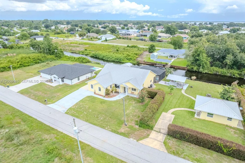 374 Parker St NE Lake Placid, FL 33852