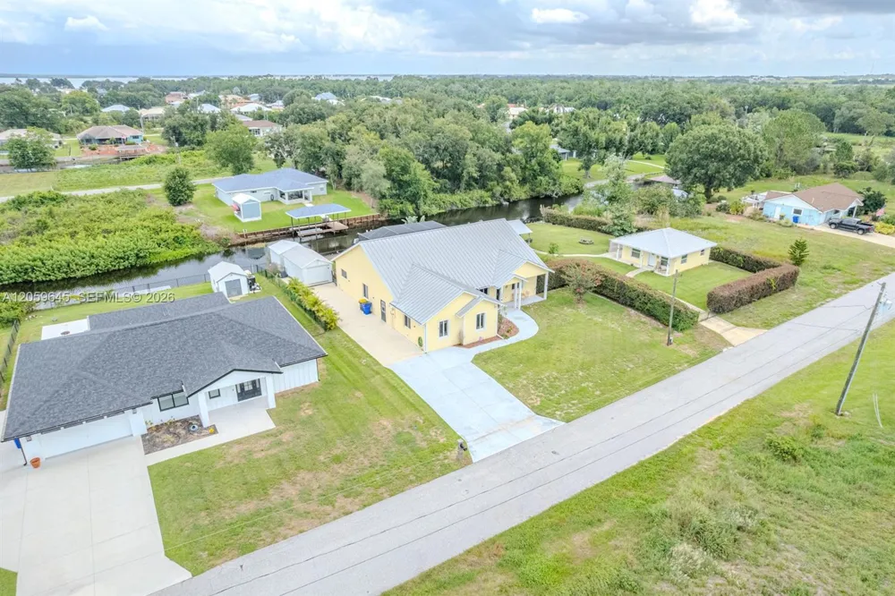374 Parker St NE Lake Placid, FL 33852