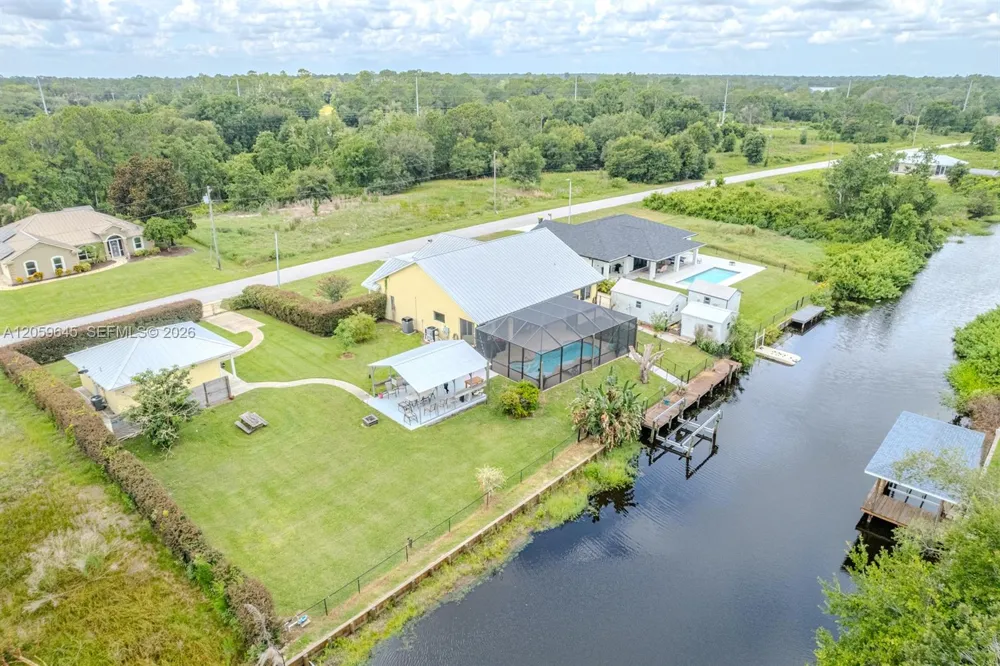 374 Parker St NE Lake Placid, FL 33852
