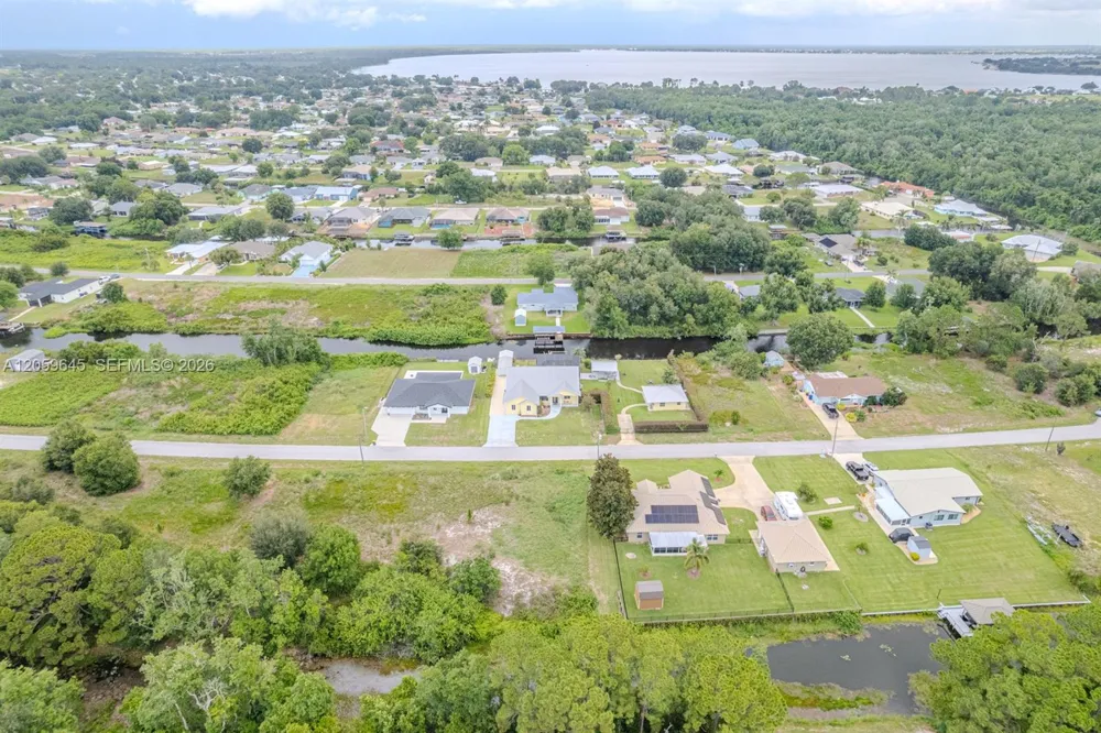 374 Parker St NE Lake Placid, FL 33852