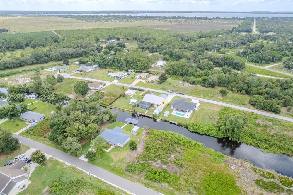 374 Parker St NE Lake Placid, FL 33852