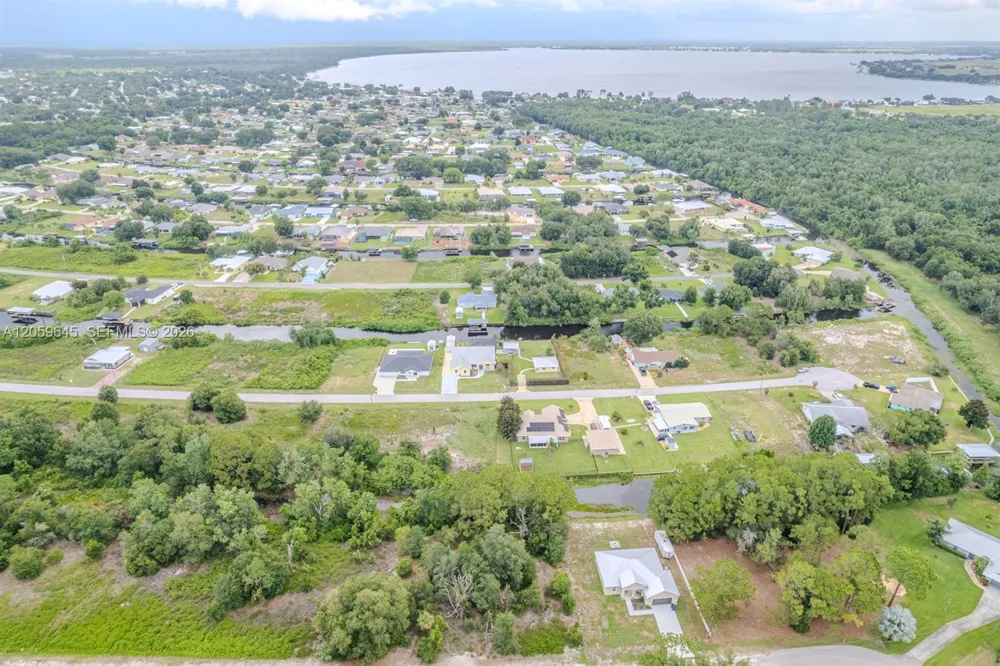 374 Parker St NE Lake Placid, FL 33852