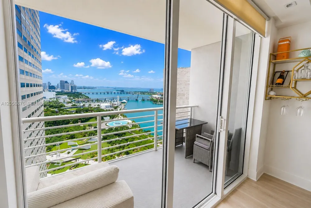 325 S Biscayne Blvd #3314 Miami, FL 33131