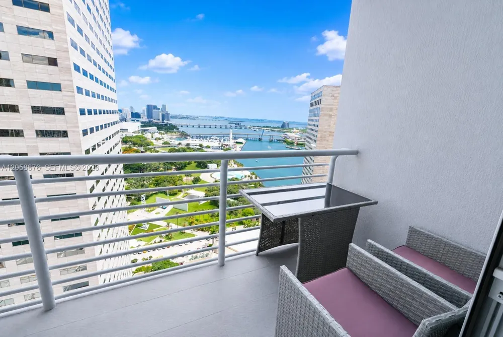 325 S Biscayne Blvd #3314 Miami, FL 33131
