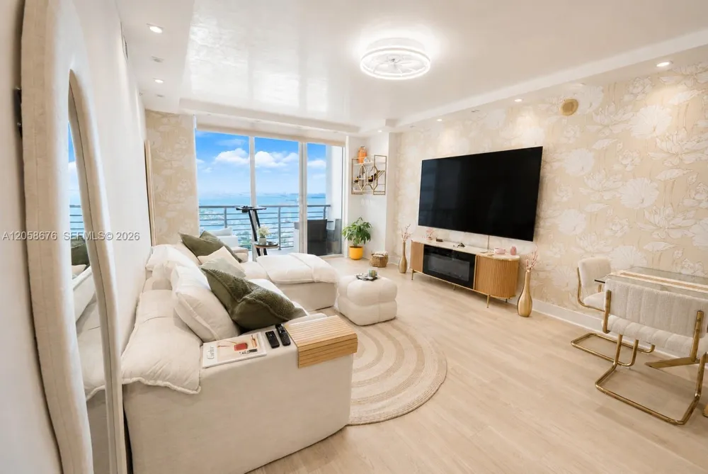 325 S Biscayne Blvd #3314 Miami, FL 33131