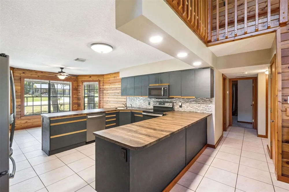 25911 ABERDOVEY AVENUE Sorrento, FL 32776