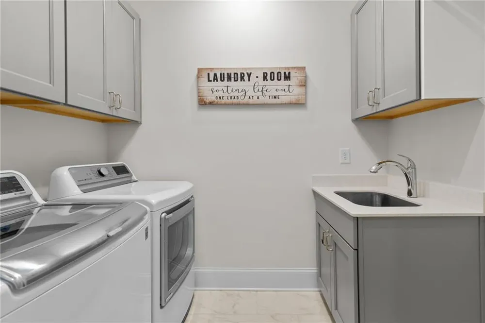 386 Kentucky Court Hoschton, GA 30548
