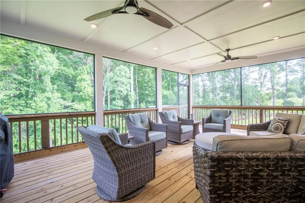 386 Kentucky Court Hoschton, GA 30548