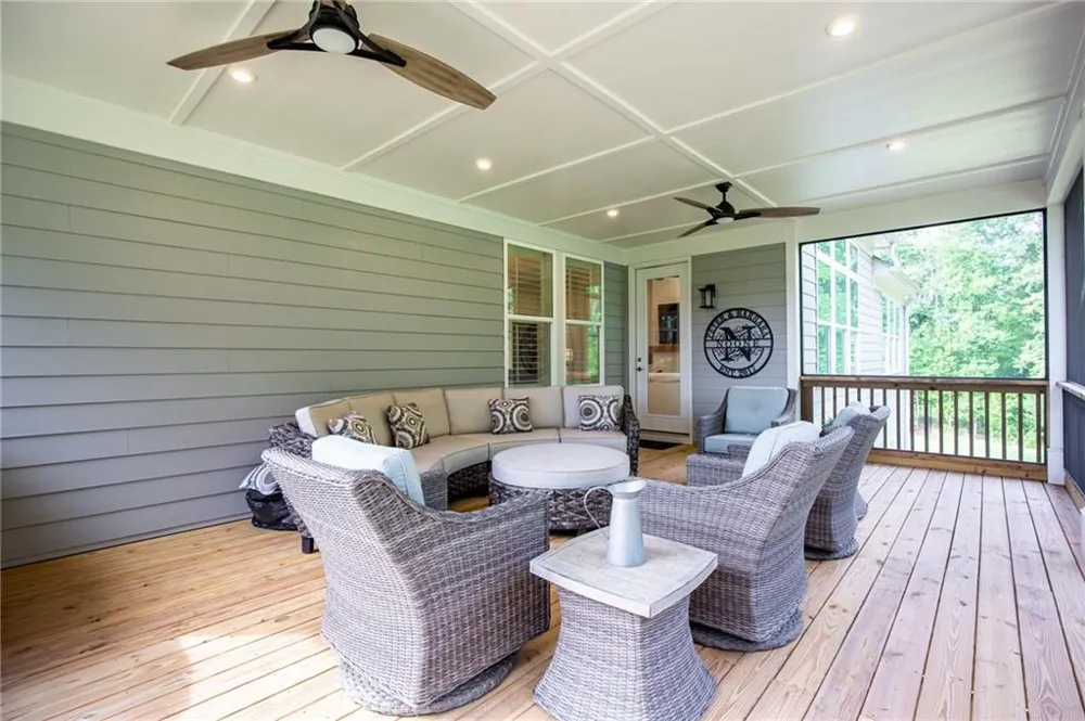 386 Kentucky Court Hoschton, GA 30548