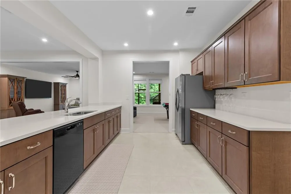 386 Kentucky Court Hoschton, GA 30548