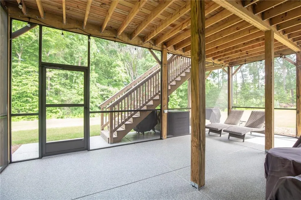 386 Kentucky Court Hoschton, GA 30548