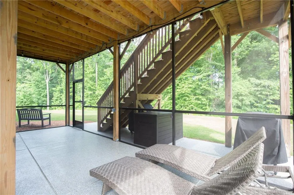 386 Kentucky Court Hoschton, GA 30548