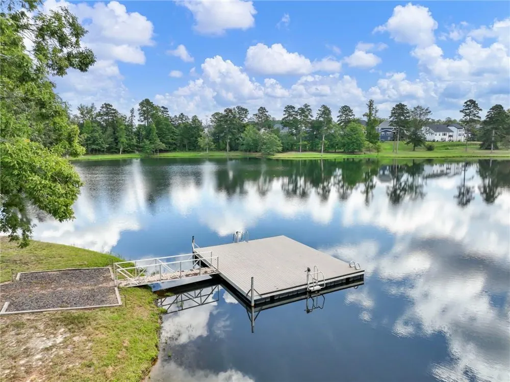 386 Kentucky Court Hoschton, GA 30548