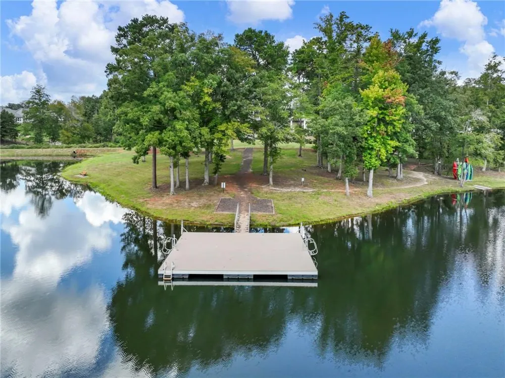 386 Kentucky Court Hoschton, GA 30548