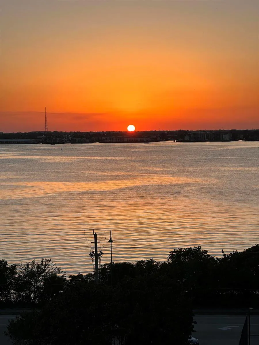 5460 Ocean Drive #7C Singer Island, FL 33404