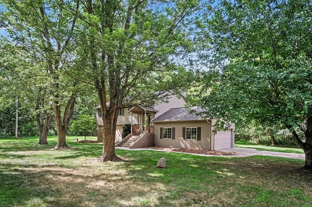 10725 Freeport Avenue Freeport, MI 49325