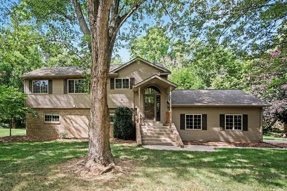 10725 Freeport Avenue Freeport, MI 49325