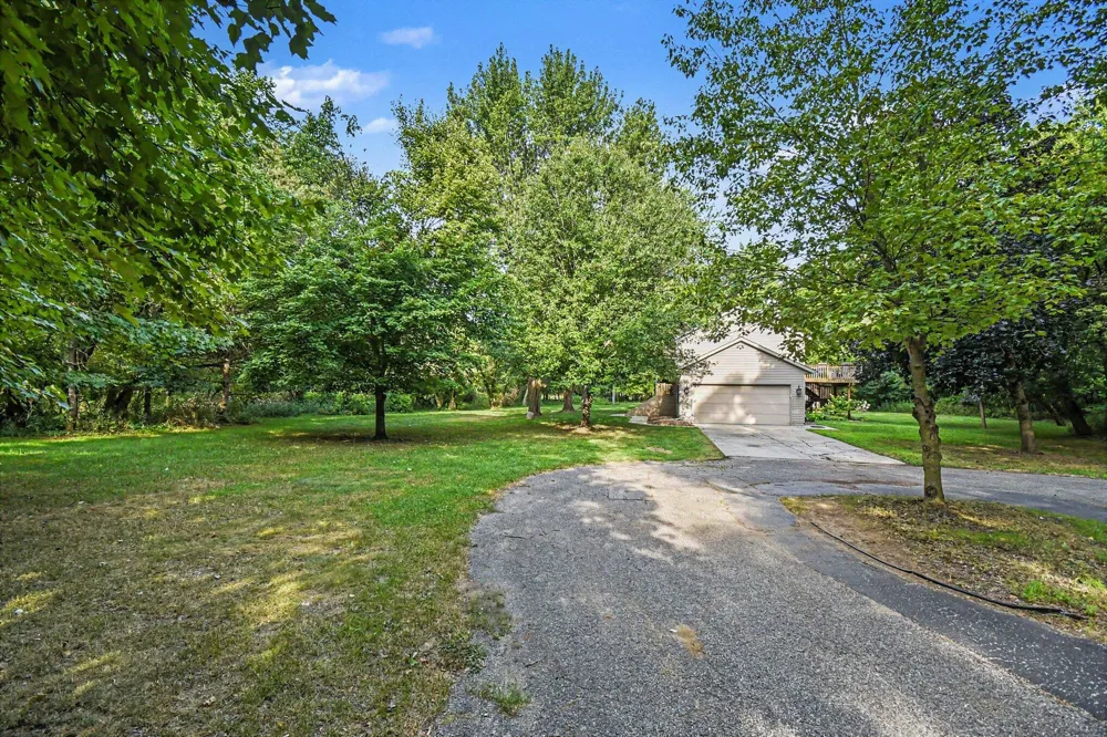 10725 Freeport Avenue Freeport, MI 49325