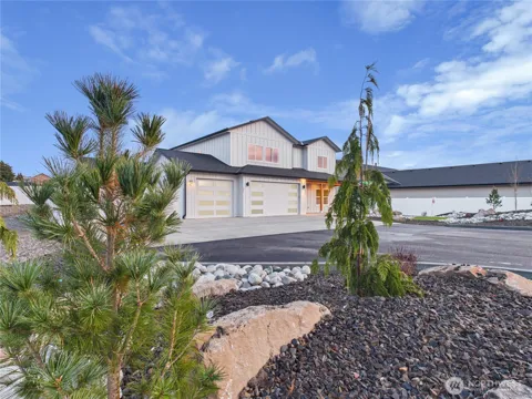 857 NE Tyler Place