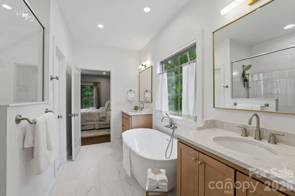 2315 Chateau Court Matthews, NC 28105