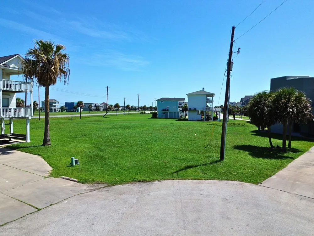 18610 W De Vaca Lane Galveston, TX 77554