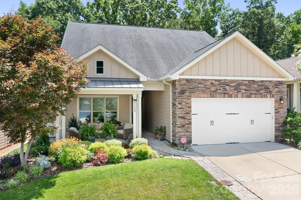 7142 Hanging Rock Court Denver, NC 28037