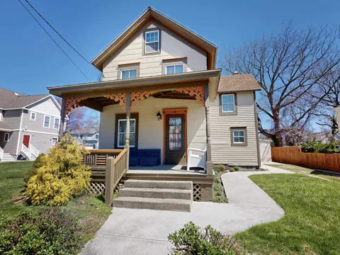 111 Leaming Avenue