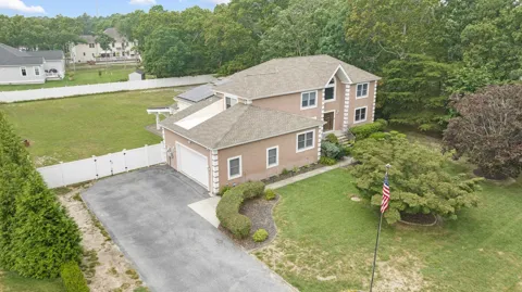 8 Clayton Drive