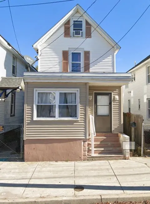 111 W Roberts Avenue