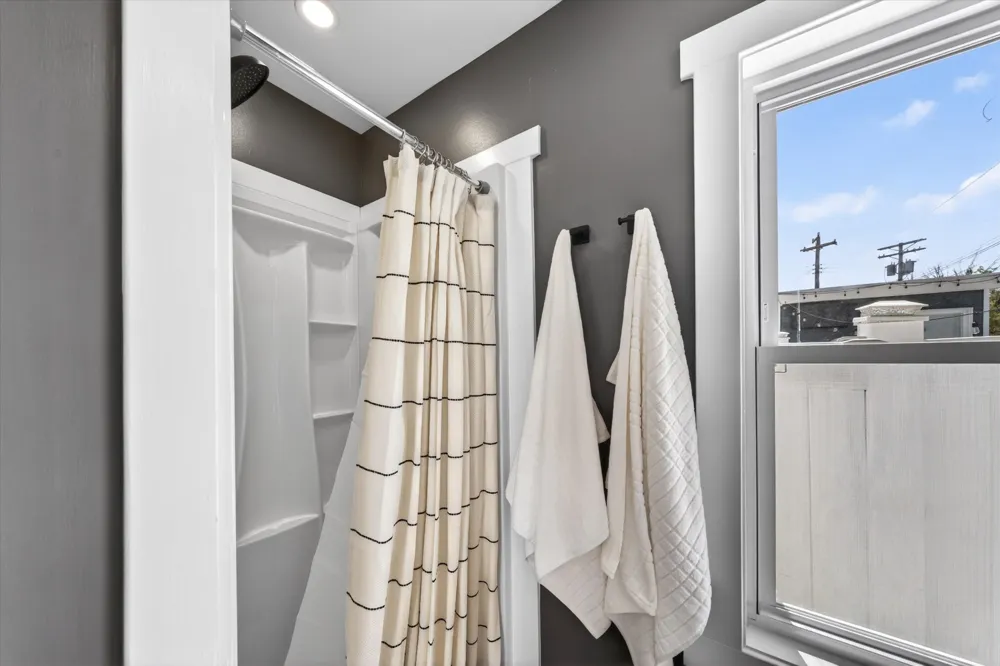 112 E Montgomery Avenue Wildwood, NJ 08260