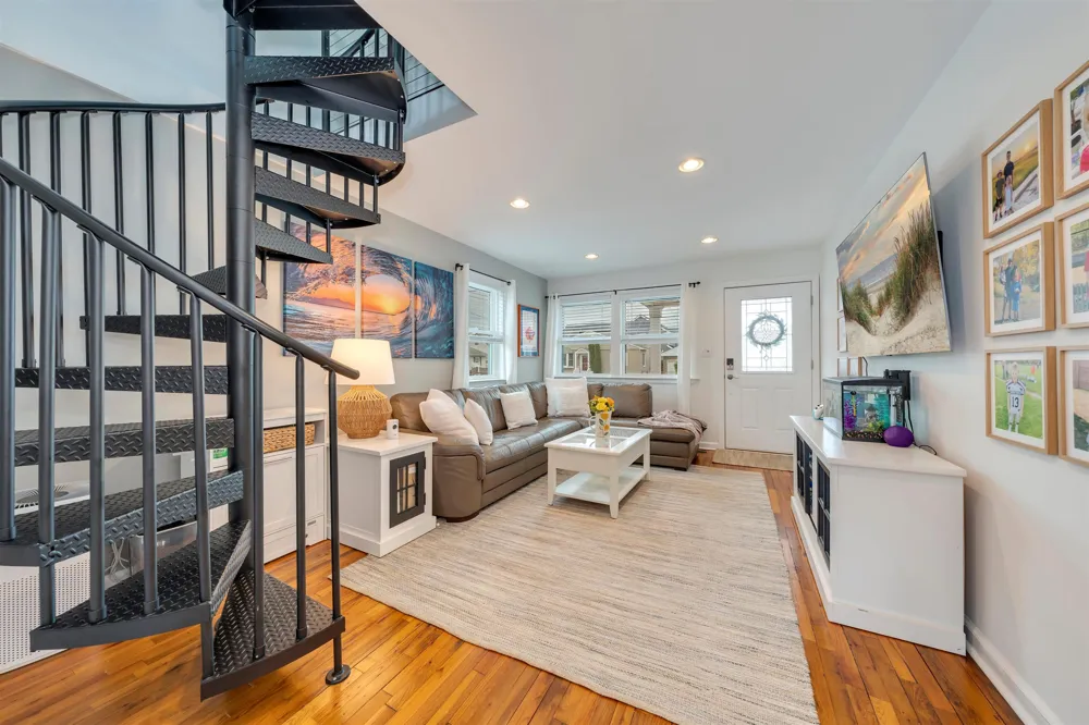 204 E Hollywood Avenue Wildwood Crest, NJ 08260