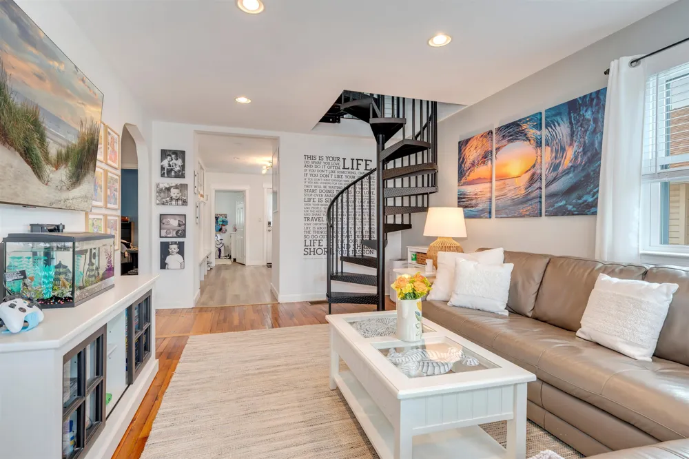 204 E Hollywood Avenue Wildwood Crest, NJ 08260