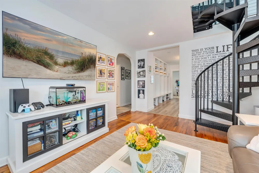 204 E Hollywood Avenue Wildwood Crest, NJ 08260